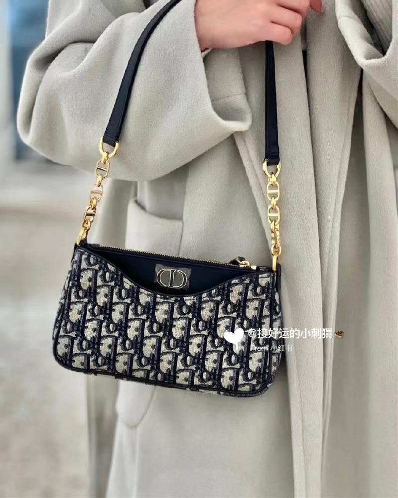 Triple in one upper body  professional luxury fashion brand agency businessIf you have wholesale or retail intentions please contact online custom