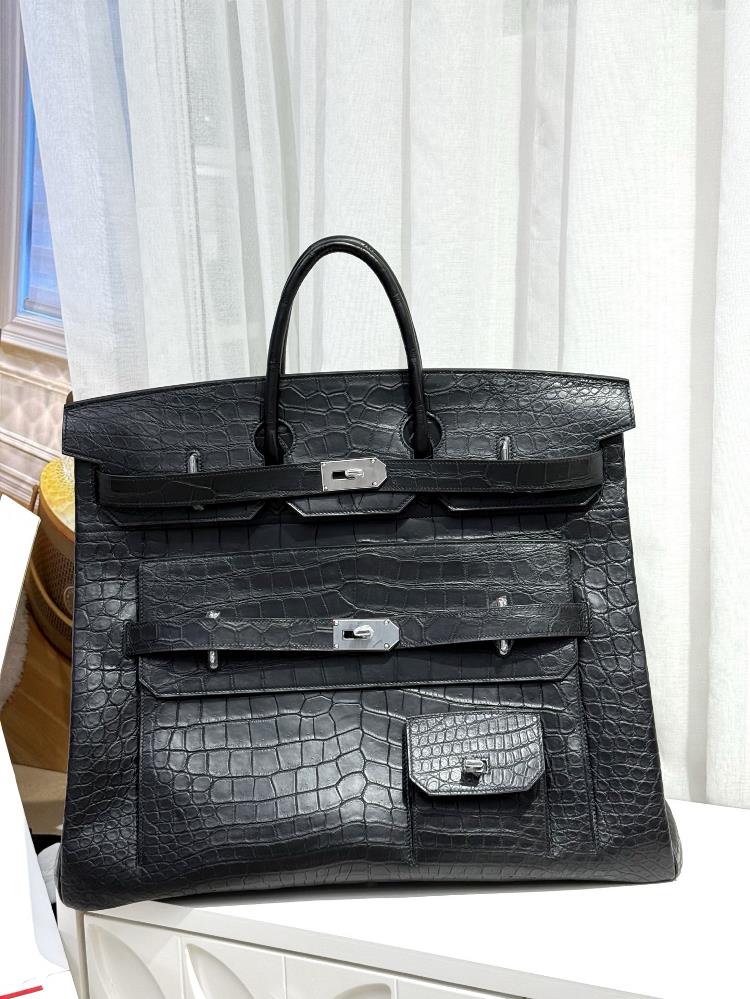 Super Big Mac Coming HAC50cn matte black crocodile skin the focus of the mens fashion show in Paris in 2023 cool and spicy  professional luxury f