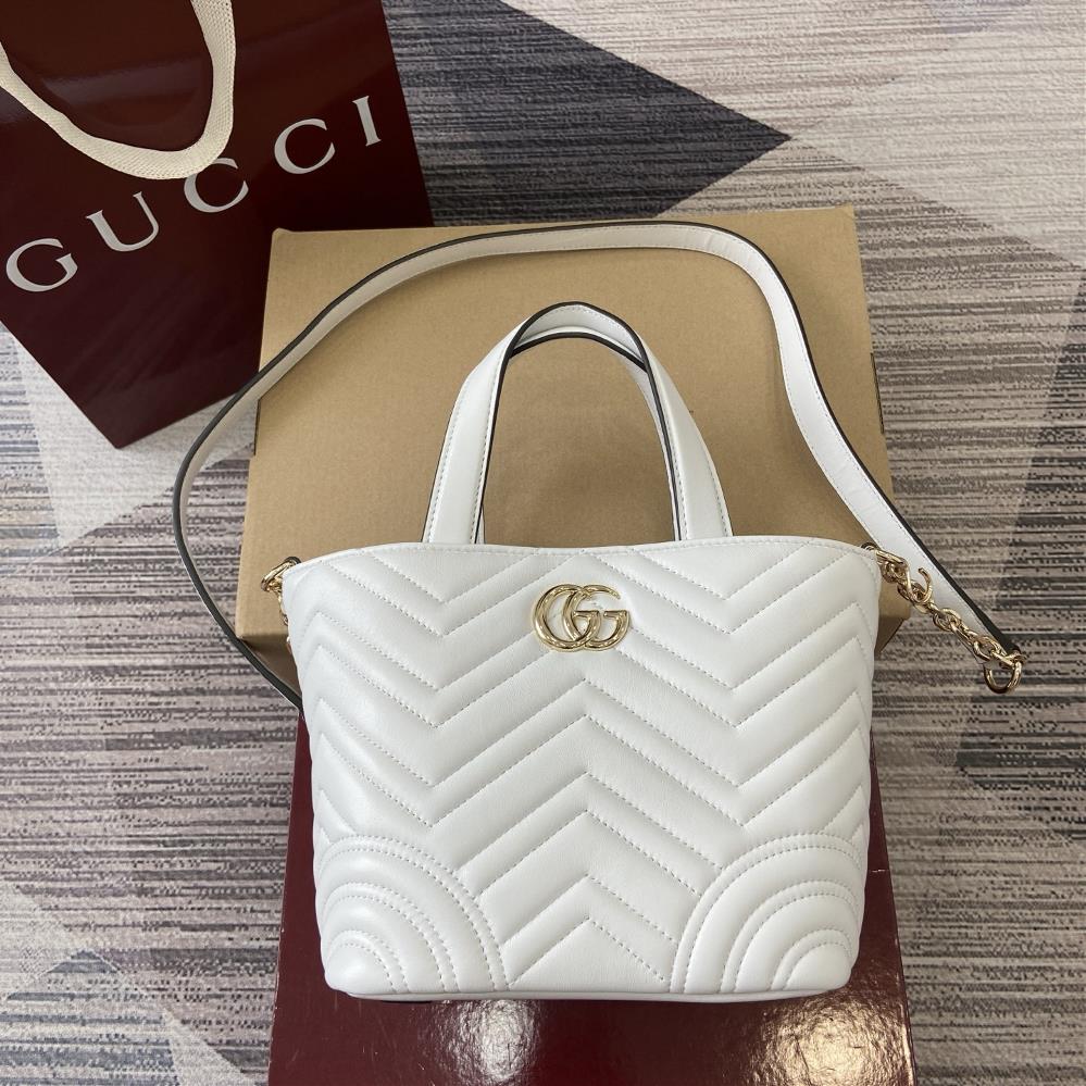 Equipped with a complete set of counter packaging this tote bag injects new charm into the GG Marmont series with a new silhouette in the 2025 autumn