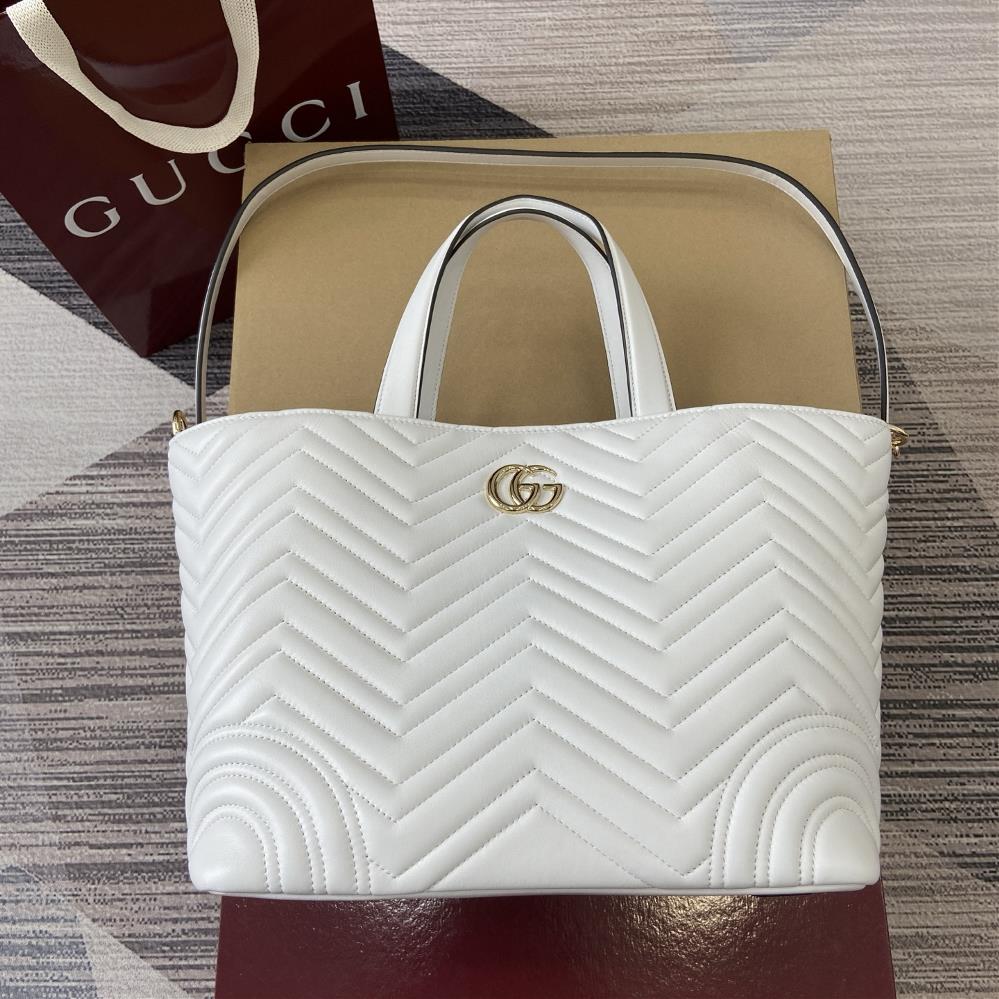 Equipped with a complete set of counter packaging this tote bag injects new charm into the GG Marmont series with a new silhouette in the 2025 autumn