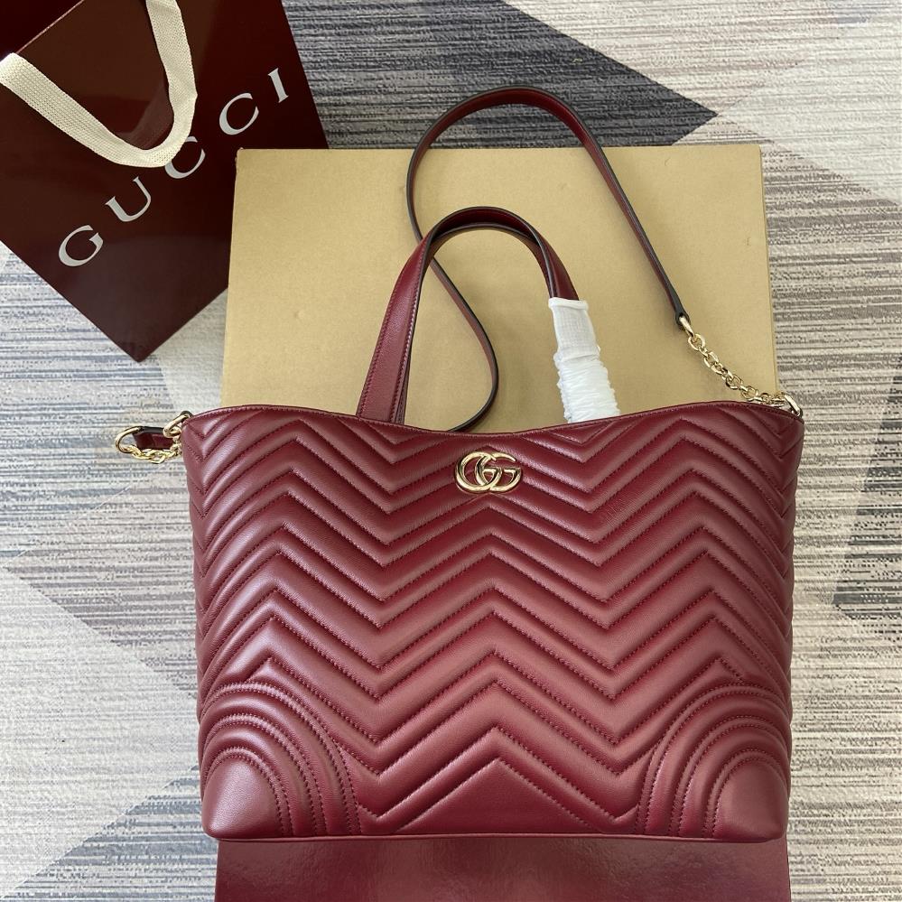 Equipped with a complete set of counter packaging this tote bag injects new charm into the GG Marmont series with a new silhouette in the 2025 autumn