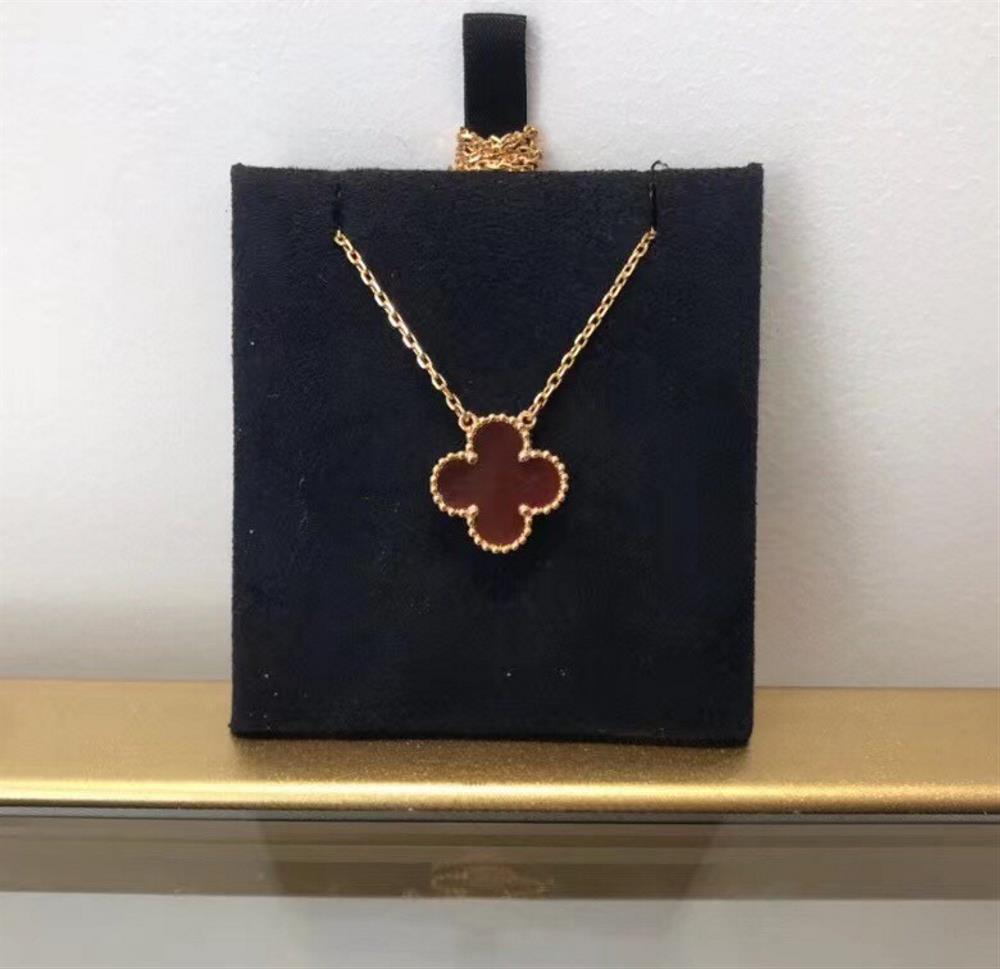 Medium Clover Necklace Collection PicturetagId 9540752TagName  Vac necklace   professional luxury fashion brand agency businessIf you ha