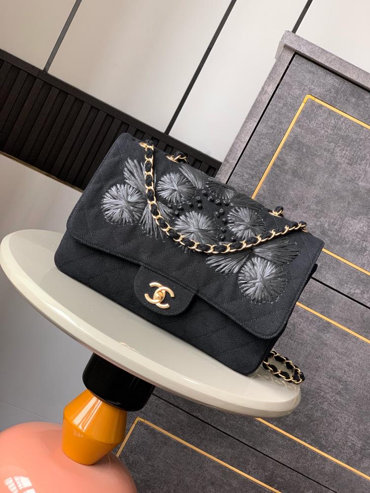 Black OHANEL vintage vintage jumbo bag with linen weaving and white embroidery that attracts attention is very suitable for vacation Its hard to fin