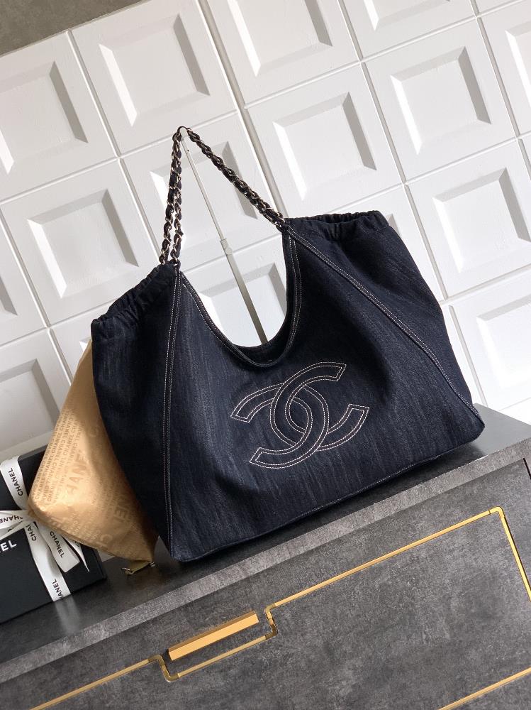 The size of the OHANEL denim tote bag in the night sky blue is stylish and versatile This denim tote bag is truly engraved with French laziness into