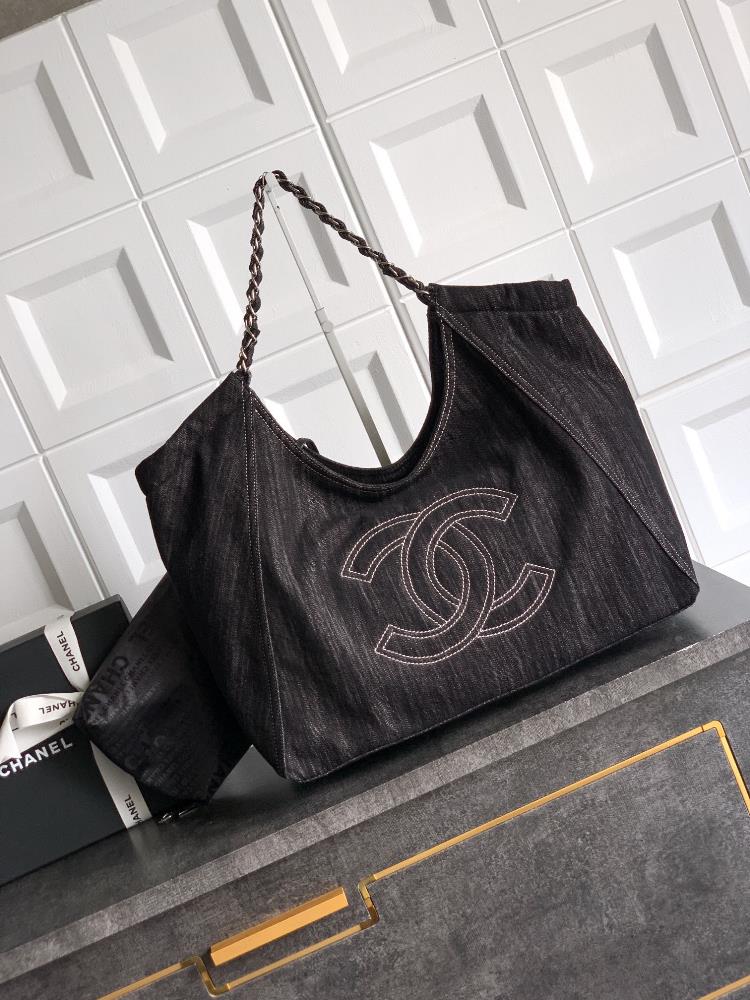 Small size dark night black OHANEL denim tote bag stylish and versatile this denim tote bag truly embeds French laziness into DNA The classic embro