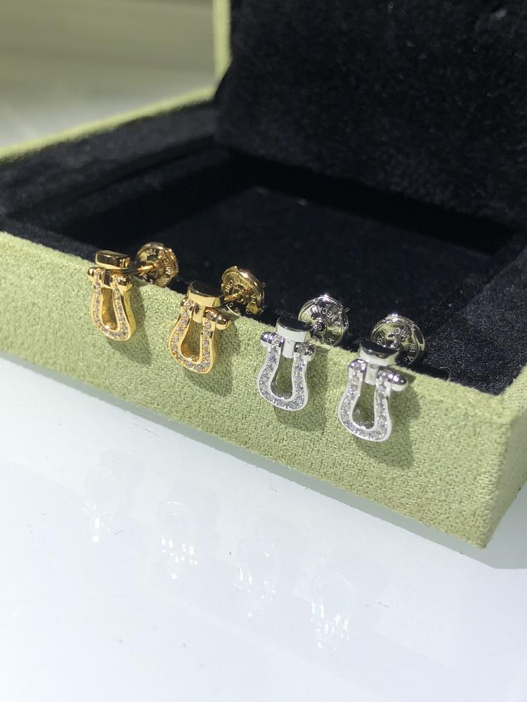 new modelFerred Horseshoe Ear NailsFull diamond design finely polished very everyday sty