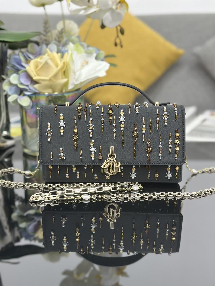 Miss Dior Embroidered Sparkling Beads a new product in the chain bag series elegant and