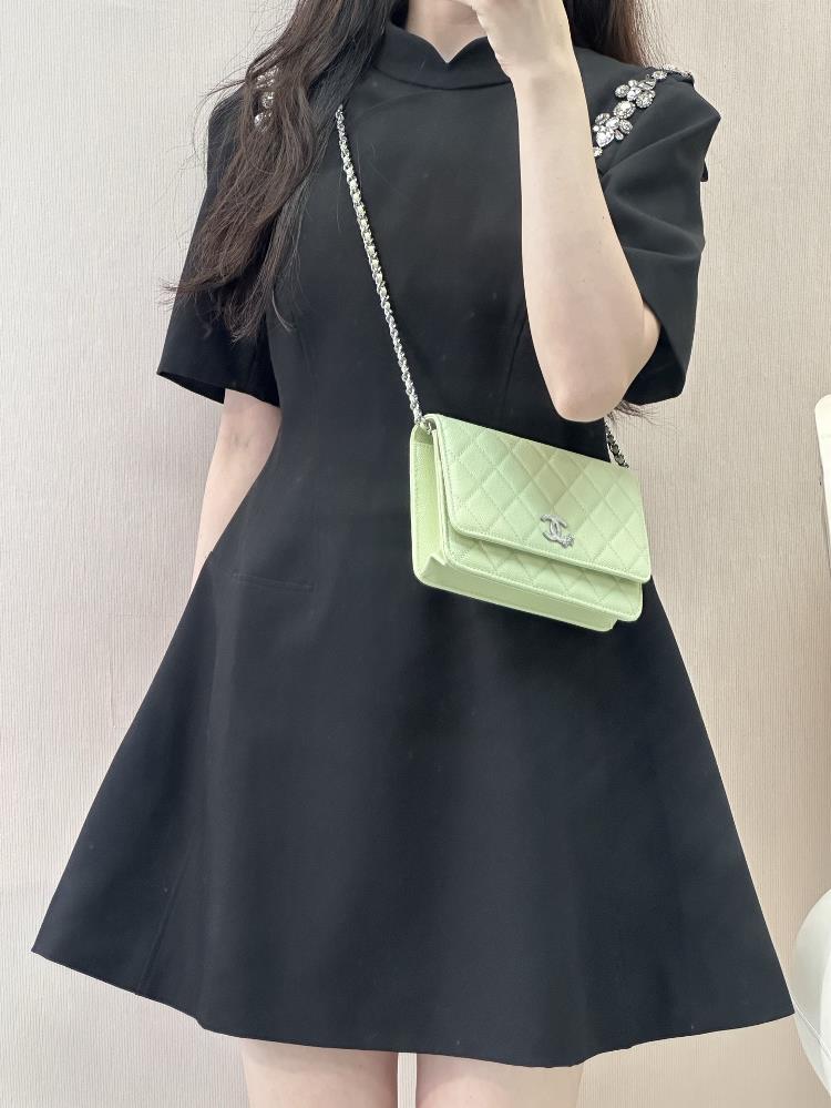 3723 green upper body  professional luxury fashion brand agency businessIf you have wholesale or retail intentions please contact online customer s