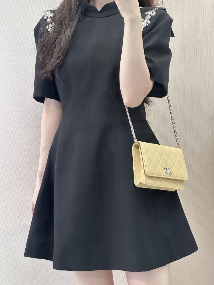3723 Apricot colored upper body  professional luxury fashion brand agency businessIf you have wholesale or retail intentions please contact online