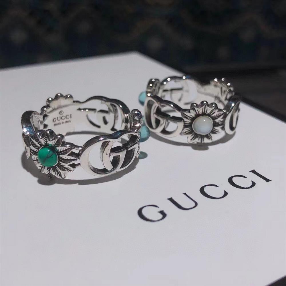 G u c c i flower daisy ringThis years hot element is the little daisyFashionable influencers daily stockingA style that I love at first glanceThe up
