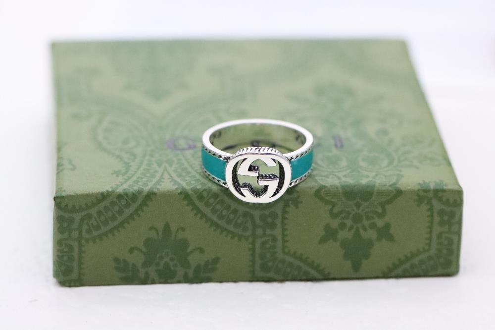 Gucci Vintage Style Double G Green Enamel Couple RingThe first letter of founder Guccio Guccis name is embedded in the center of this ring in a inter