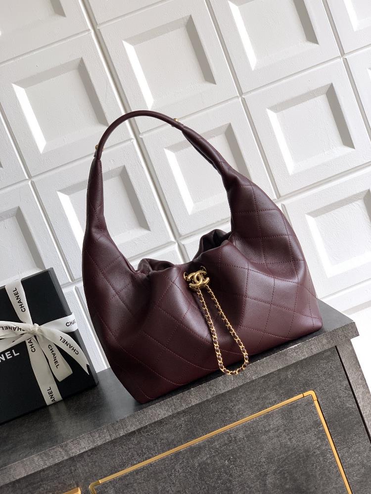 The wine red small size 29x18x12cm is a topquality tire leather OHANEL 26C Chanel Hobo Bag with a casual posture and elegant new meaning The perfec