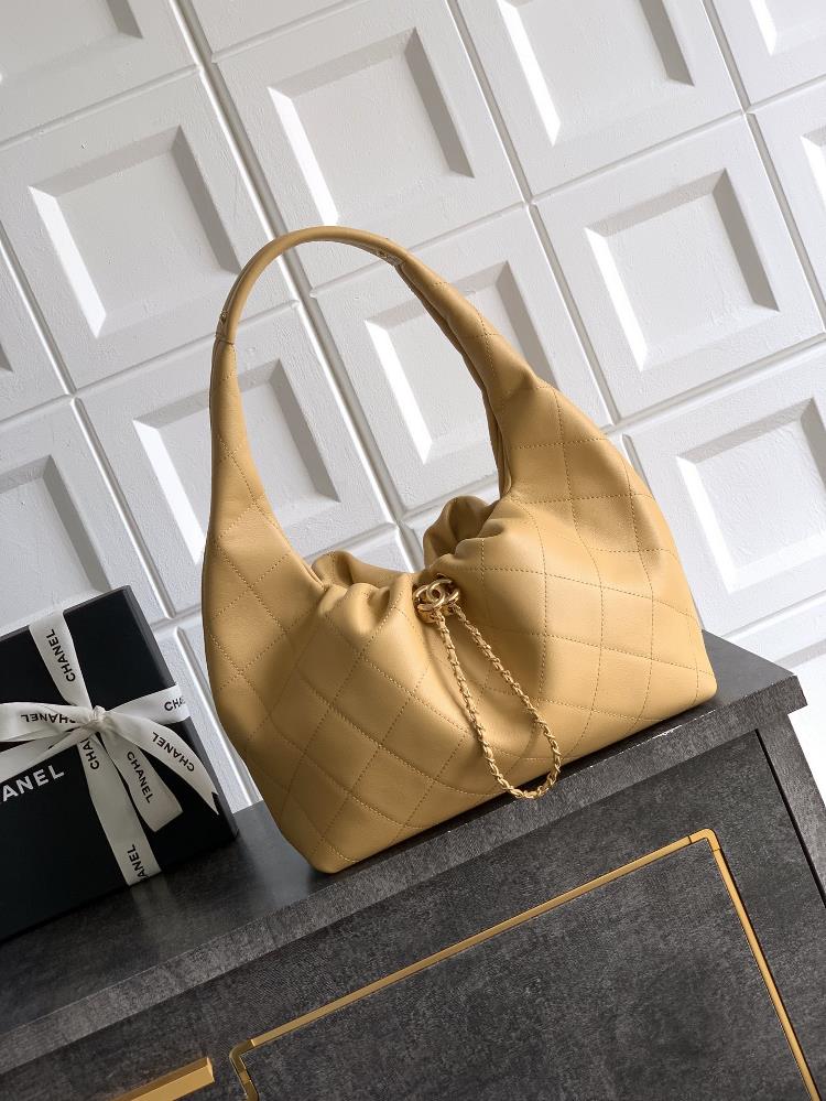 Milk apricot color small size 29x18x12cm topquality tire leather OHANEL 26C Chanel Hobo Bag with a casual posture and elegant writing The perfect b
