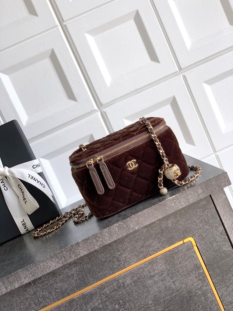Coffee colored silk diamond gold bead buckle OHANEL 25B popular box bag exquisite and unique chain small makeup box that can hold a phone with a very