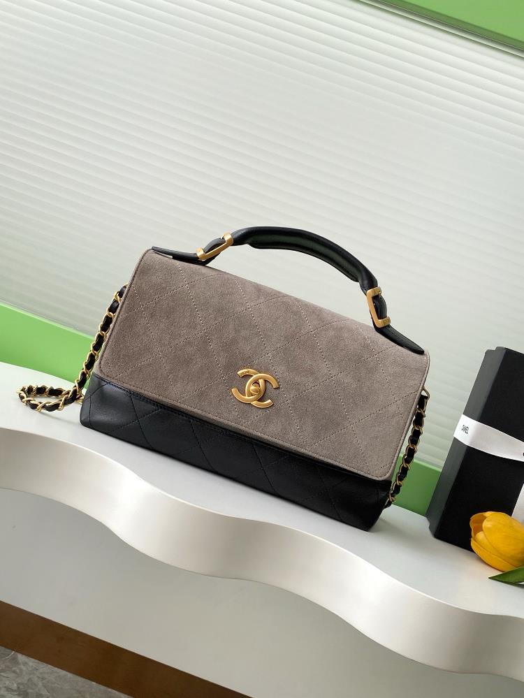 The focal point of the fashion show at the 25 year suede handbag workshop is a masterpiece that blends classic and innovative elements Inspired by Ch