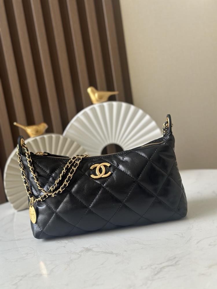 Full set of Chanel 25S imported leather packagingUnderarm bag Hobo exudes a luxurious feelThe bag is super goodlooking lightweight and highly pract