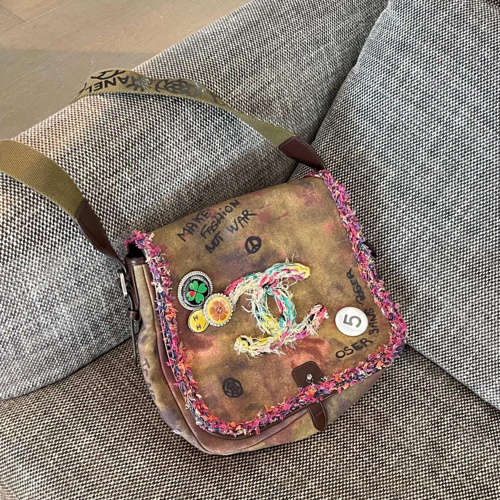 CHANEL VINTAGE Anti War Bag SmallSize 30x30cm  professional luxury fashion brand agency businessIf you have wholesale or retail intentions please c