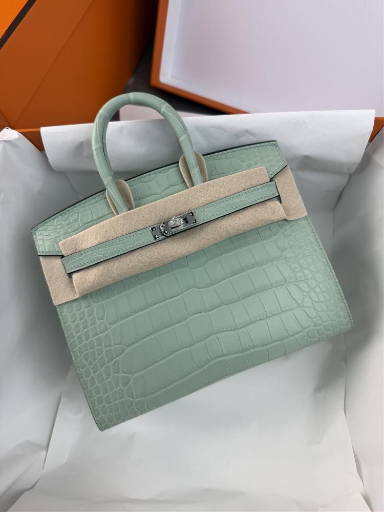 Spot BK20 mint greenAmerican crocodile skin platinum 20cm hand sewn 3 pieces of skinFully hand sewn wax thread all steel hardware inner goat skin li