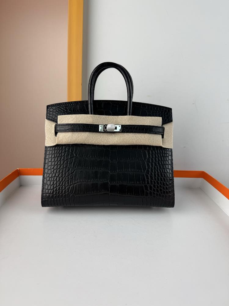 Spot BK20 Black SilverAmerican crocodile skin platinum 20cm hand sewn 3 pieces of skinFully hand sewn wax thread all steel hardware inner goat skin