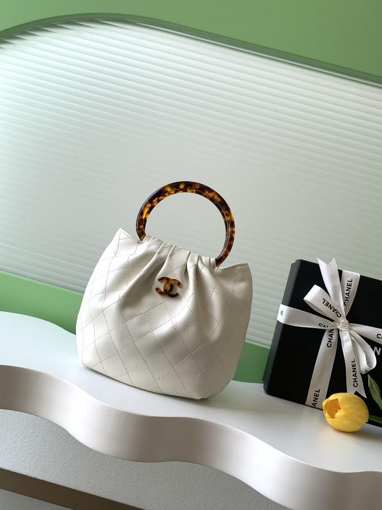 Chanel 26C early spring collection small sheepskin tortoiseshell handle bag medium tortoiseshell handle full of retro elegance Double C tortoiseshe