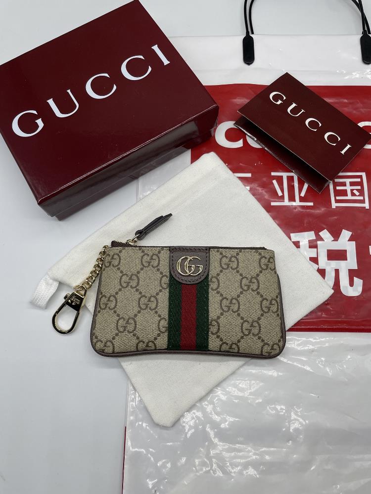 Style 838466The Ophidia collection is reminiscent of Maisons tradition with its distincti