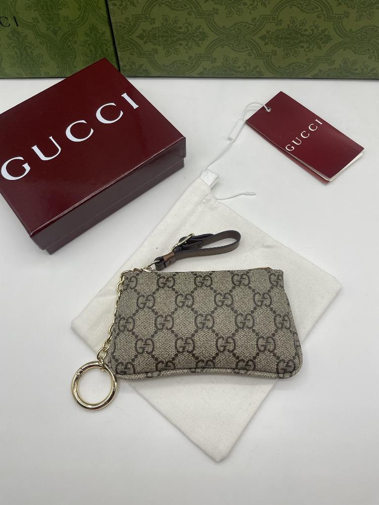 New model 819113gg emblem series decorative bag with card clipThe GG Emblem series reinterprets classic patterns with creative design and innovative f
