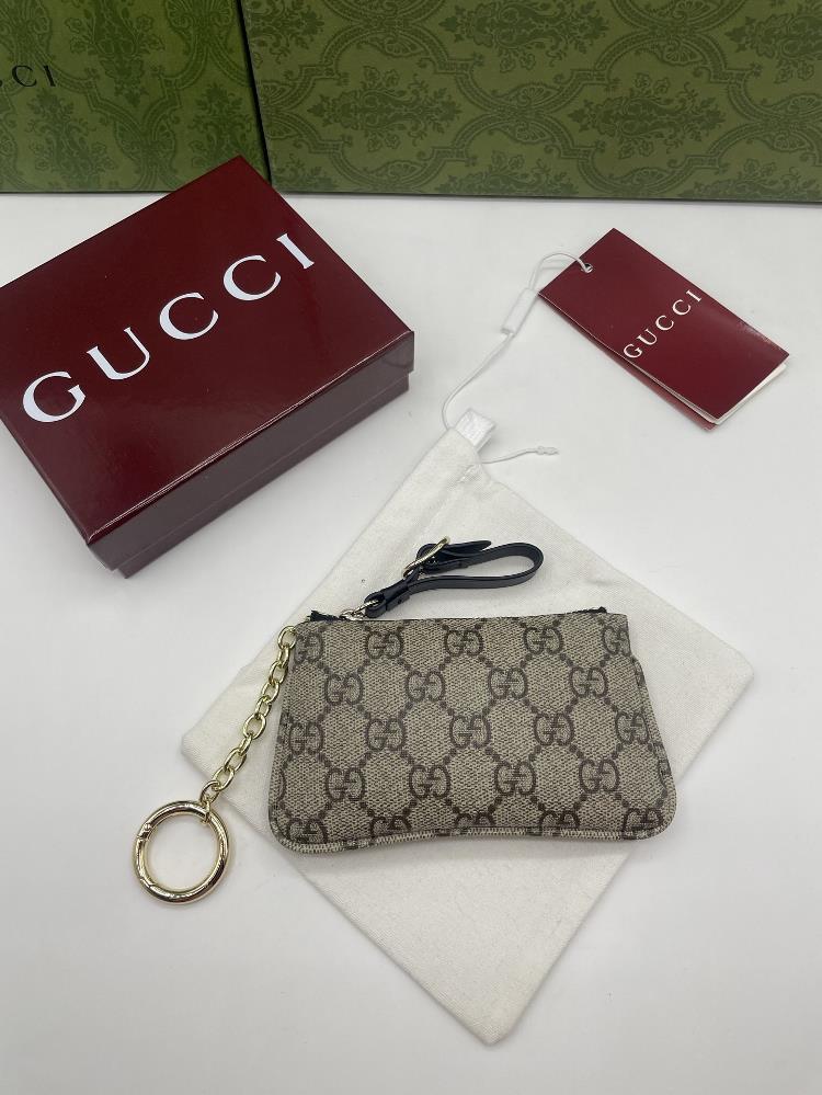 New model 819113gg emblem series decorative bag with card clipThe GG Emblem series reinterprets classic patterns with creative design and innovative f
