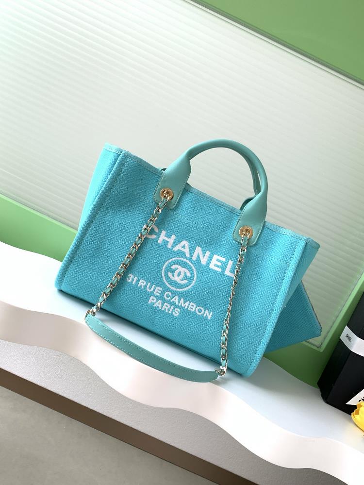 Chanel beach bag shopping bagMade of cotton material with a combination of calf leather a