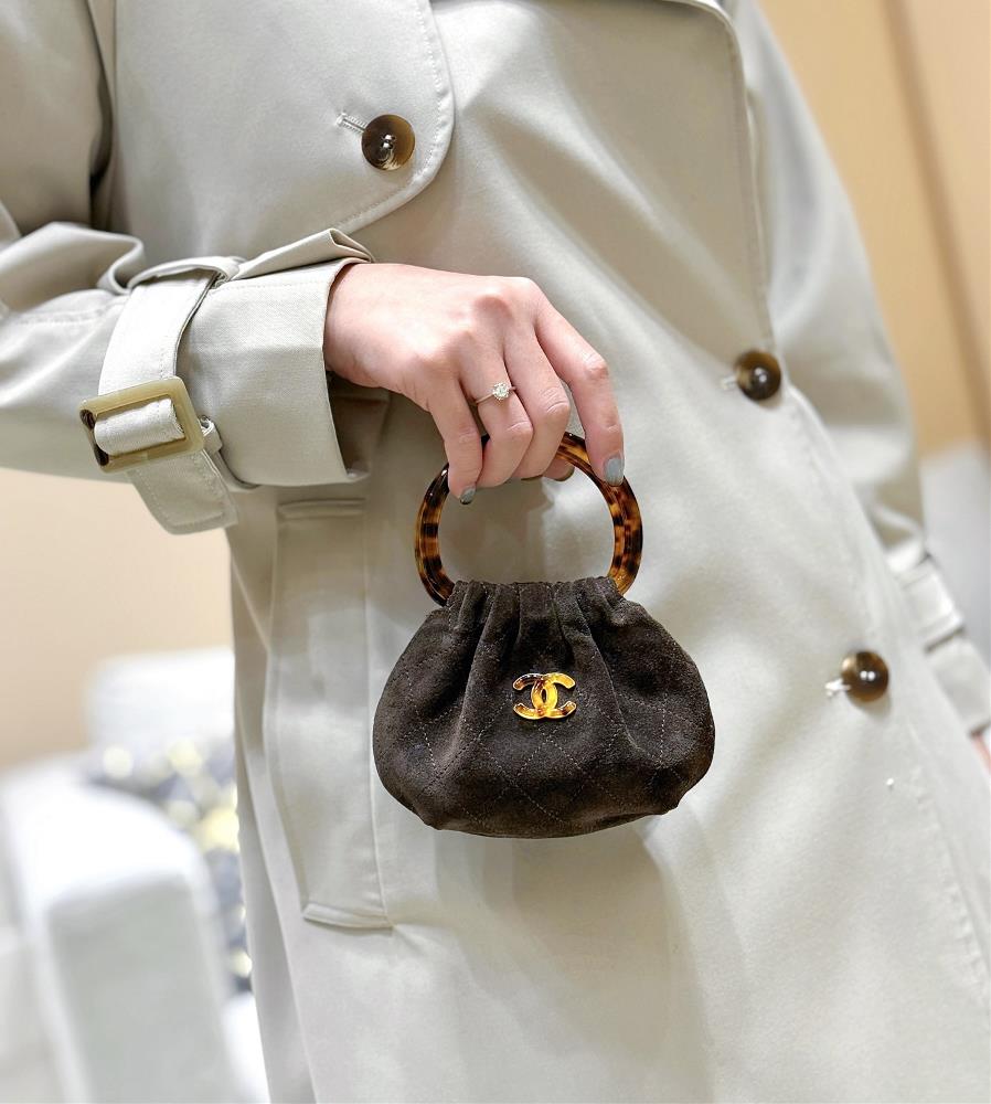 Exclusive Model Top PicturetagName 49816022tagId 93353317 professional lux