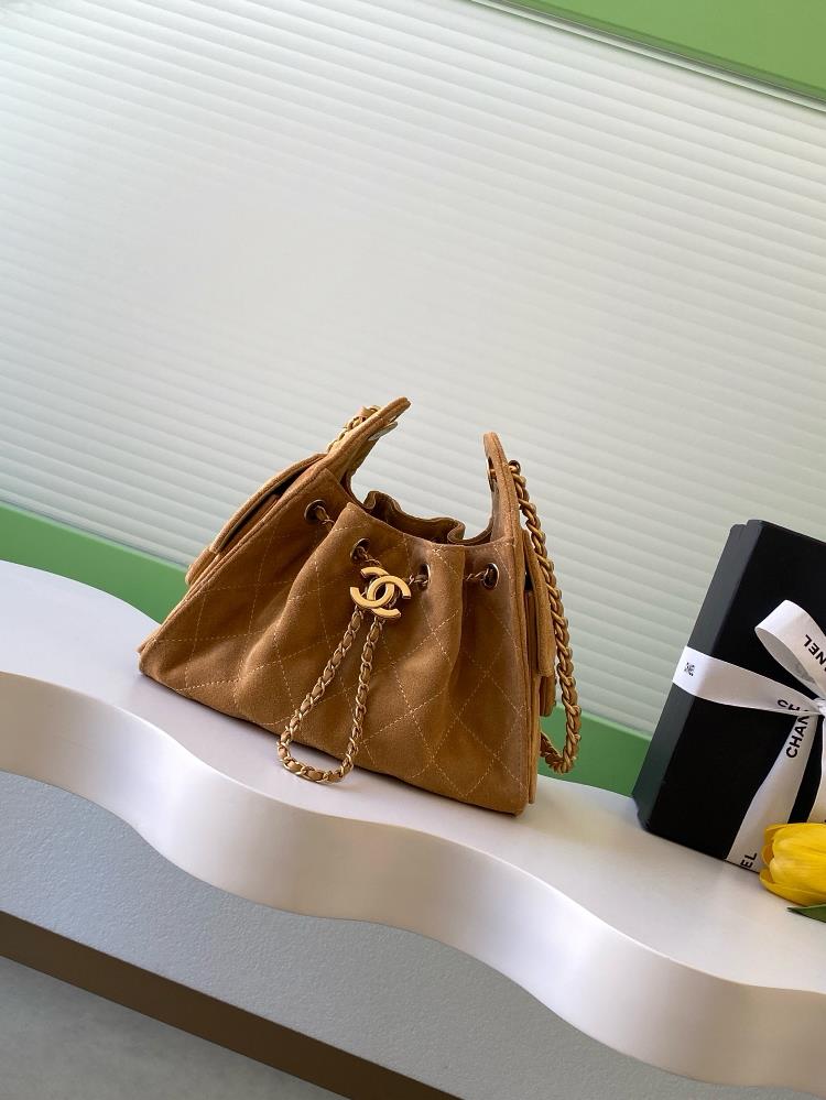 Chanel 6c Mini Matte LeatherRetro gold coin button drawstring bucket bag with diamond grid patternClassic chain design full of highend feel essenti