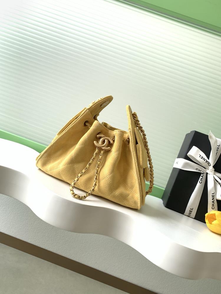 Chanel 6c Mini Matte LeatherRetro gold coin button drawstring bucket bag with diamond grid patternClassic chain design full of highend feel essenti