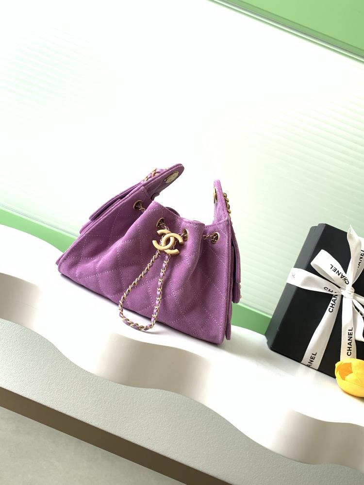 Chanel 6c Mini Matte LeatherRetro gold coin button drawstring bucket bag with diamond grid patternClassic chain design full of highend feel essenti