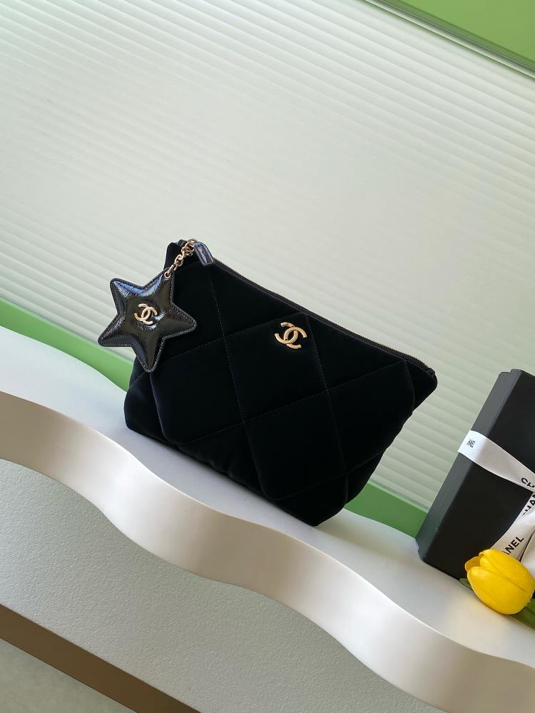 Chanel 25N handbagAs someone who loves stars I really want this handbag as a graduation g