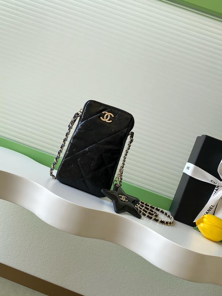 Chanel 25N phone caseAs someone who loves stars I really want this phone case as a gradua