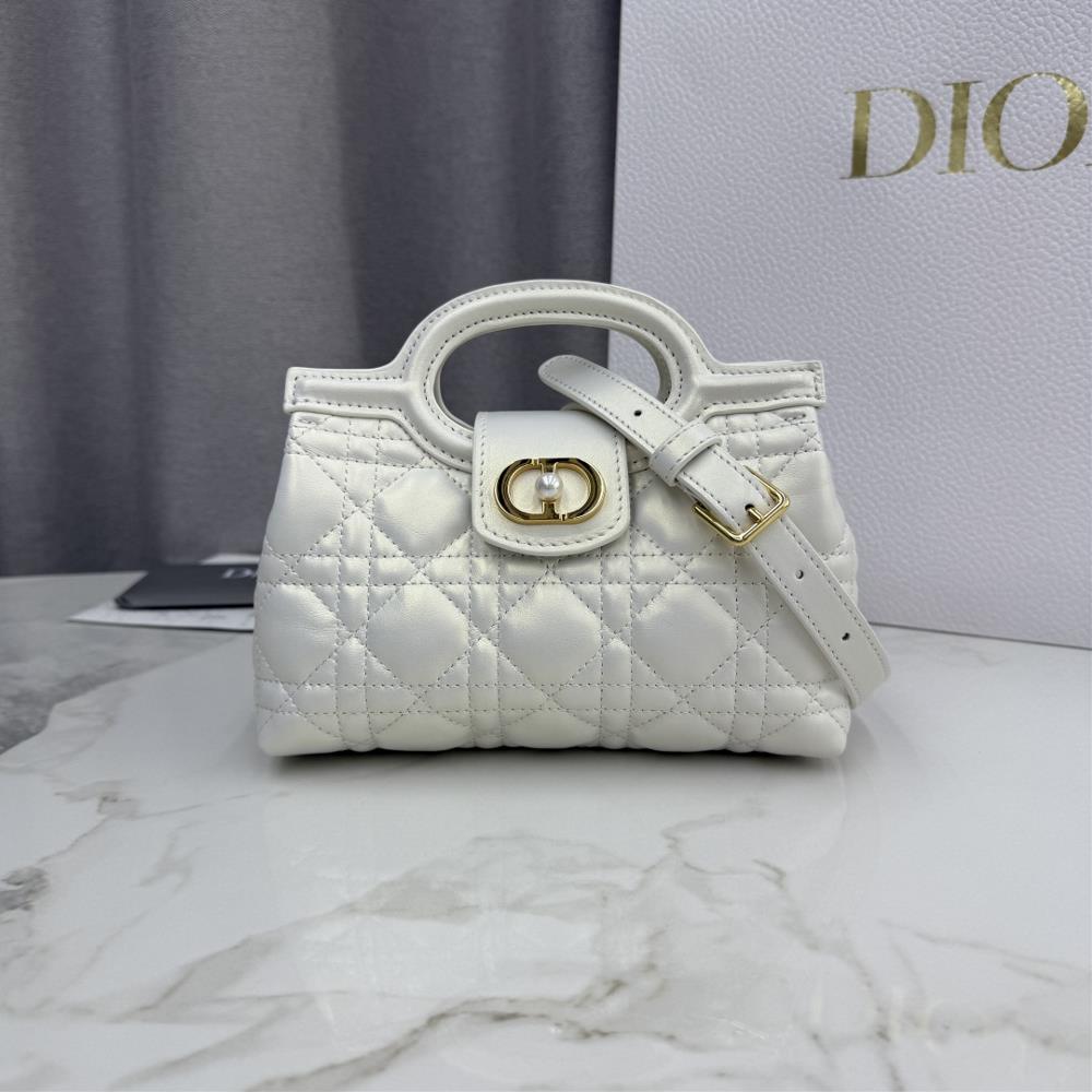 Dior Jolie Top Handle No S3123 Pearl WhiteThis Dior Jolie Top Handle mini chain handbag i