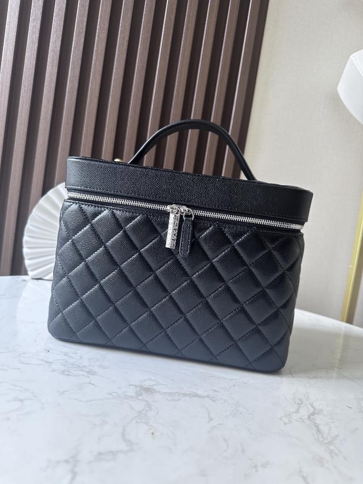 Complete packaging Xiaoxiang exclusive real shot topnotch makeup bagCounter styleExquisite and smooth material with impeccable workmanship insisti