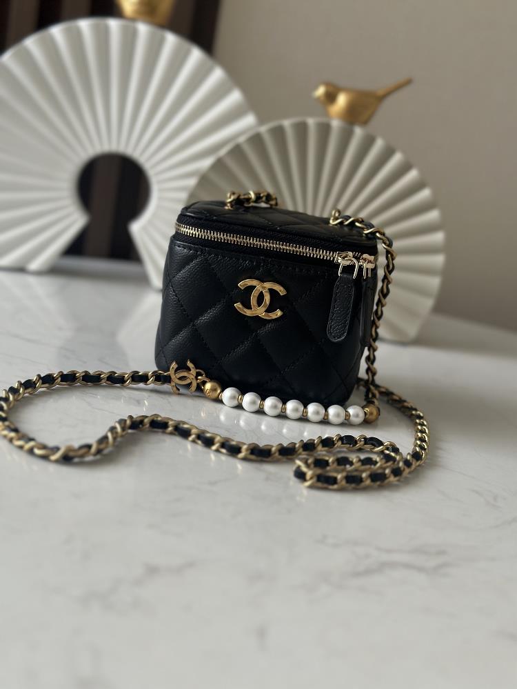 Full package latest makeup box bag Chanel 25S new pearl chain 2025 wants to buy a small waste bag the weather suddenly warms up want to carry a smal