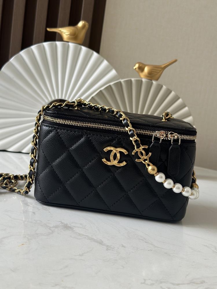 Full package latest makeup box bag Chanel 25S new pearl chain 2025 wants to buy a small waste bag the weather suddenly warms up want to carry a smal