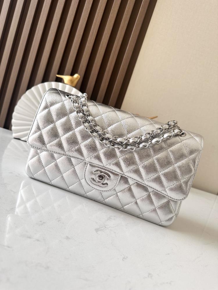 Complete packaging of Chanel new champagne silver CFThe silver light is shining and shining Its a classic shape Champagne silver color advanced l