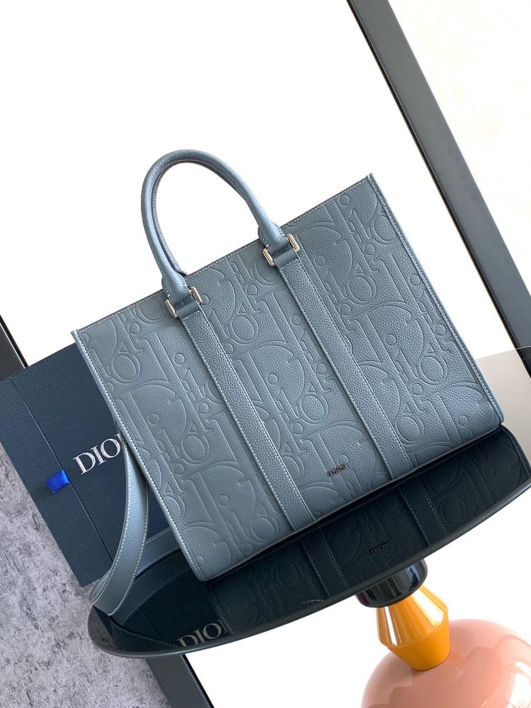 The Dior EastWest handbag is a new addition to the 2024 winter mens clothing collection blending classic elegance with Diors haute couture spirit