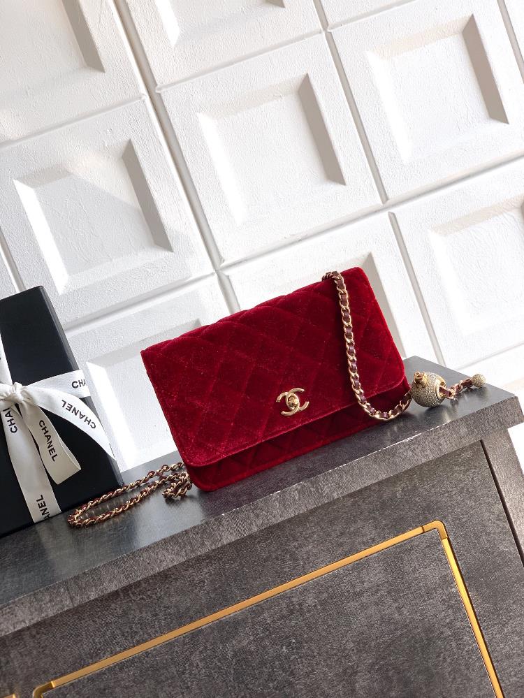 Exclusive shipment of bright red WOC cotton velvet material available in 8 colors OHANEL26C diamond button WOC shimmers and is truly stunning retro