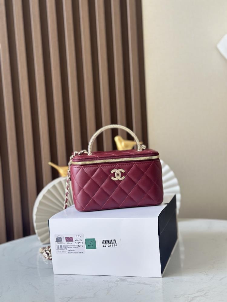 Complete packaging box makeup box 25B waterdrop diamond sparkling diamond Chanel pearl handle logo water diamond designThe handle is truly stunn