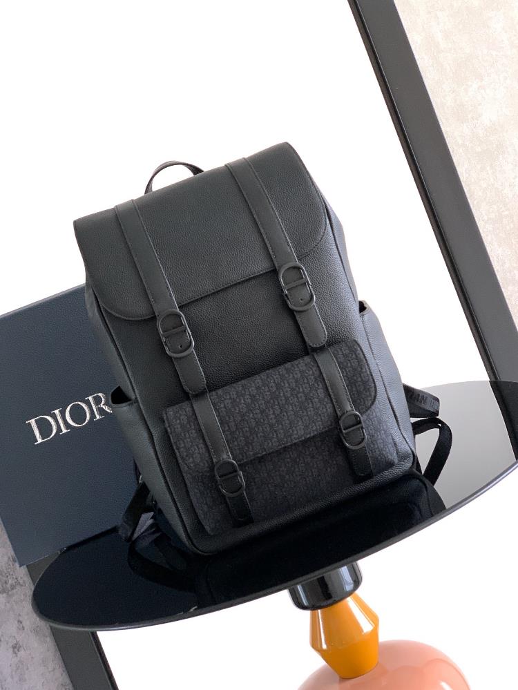 This Dior Daily flip backpack is a new addition to the 2026 Spring Mens collection showcasing an elegant and practical design Crafted with carefull