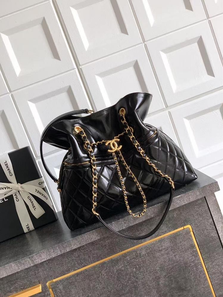 OHANEL black tote packs a small amount of stock Rockets same large tote bag comes with spicy black gold color matching classic big diamond lattice