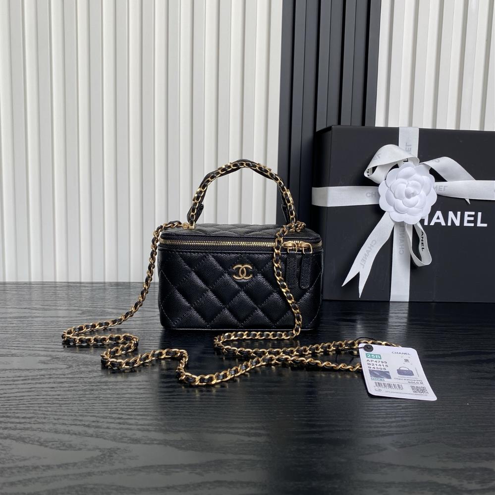 Chanel 25B Dual C Logo Makeup Box AP4799 Exquisite Handle Design More Fashionable Particle Leather with Metal Retro Hardware Texture Wear resistant an
