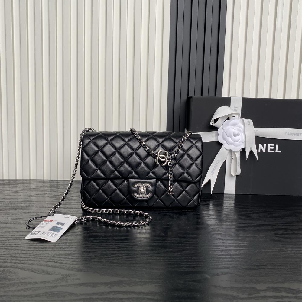 5756 Silver Chain Chanel 25B Exquisite Double CBuckle CF Series AS5756 Sheepskin with Gold Metal Chain Double C Adjustable Design The highlights of t