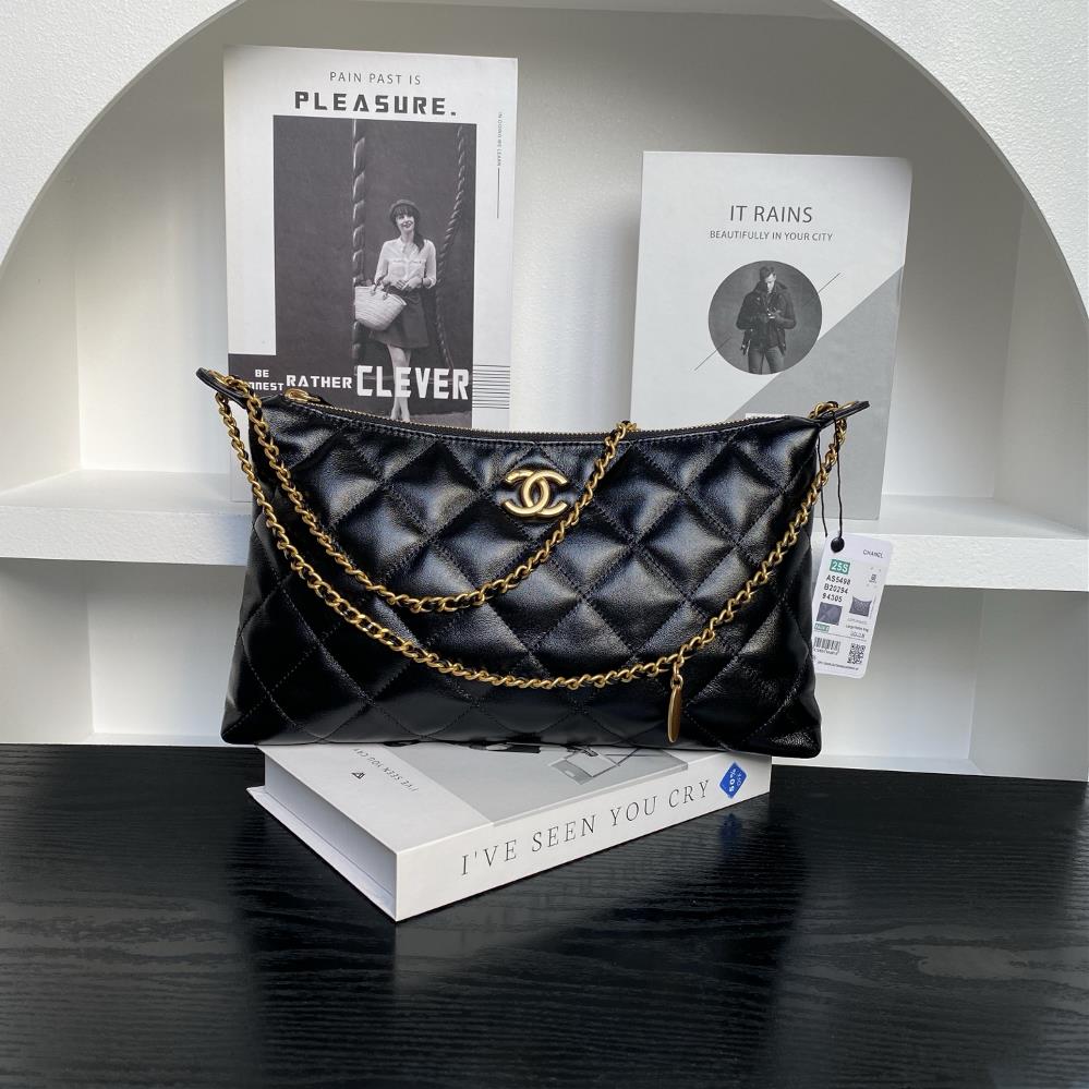 Chanel 25S Underarm Bag Hobo Full of Luxury AS5498The bag is super stylish lightweight and highly practical It can be carried by hand with a small