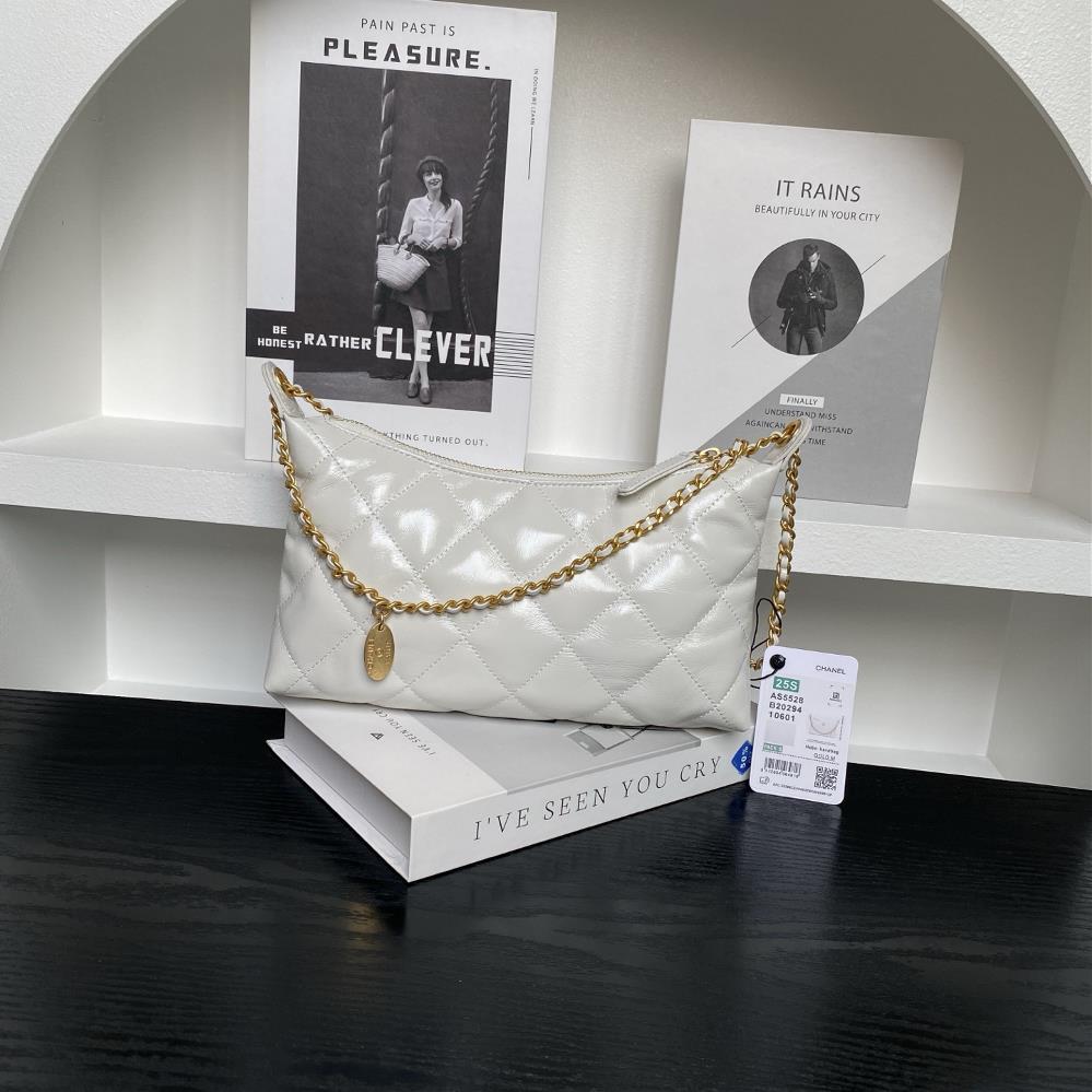 Chanel 25S Underarm Bag Hobo Full of Luxury AS5528The bag is super stylish lightweight and highly practical It can be carried by hand or crossbody