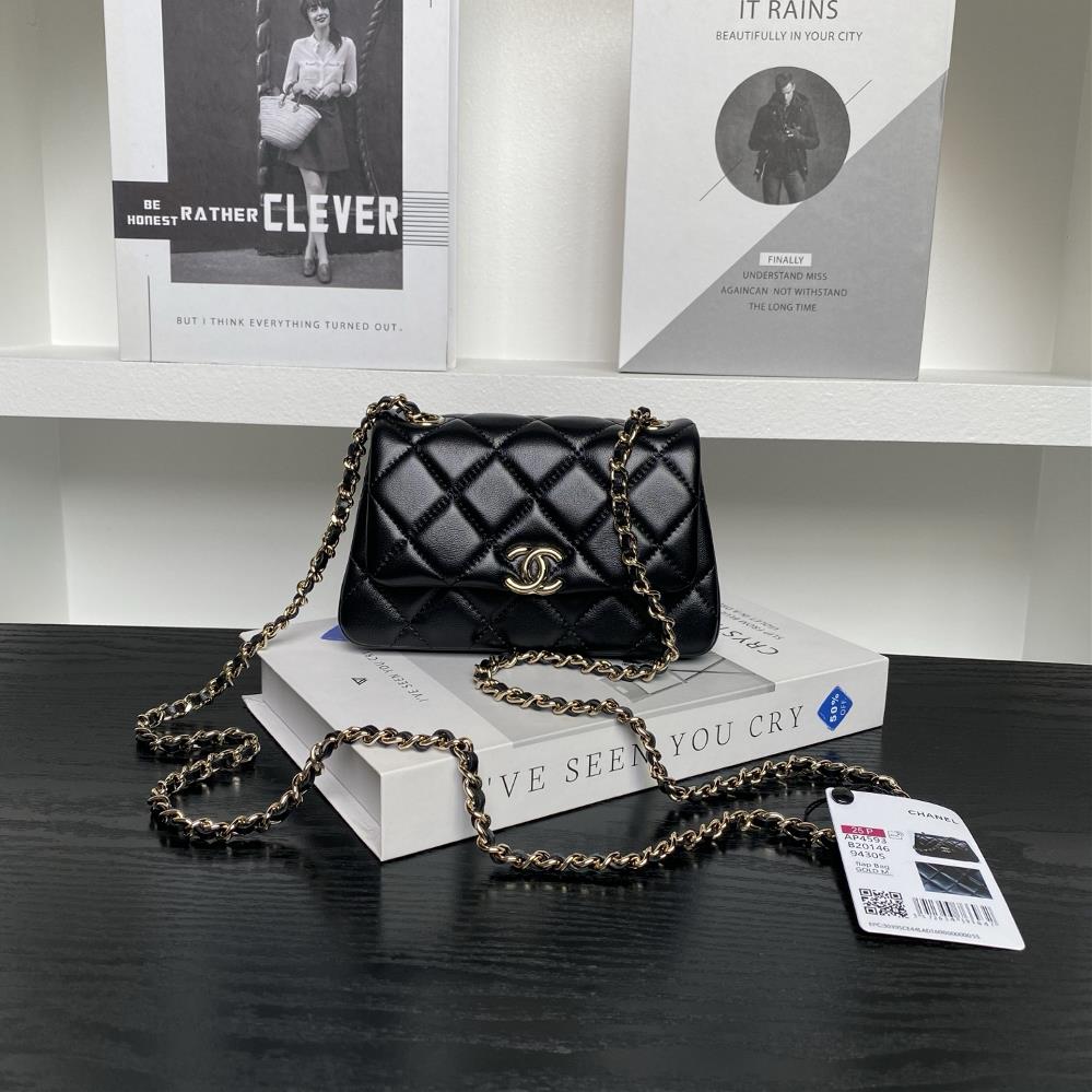 Chanel 25S CF mini phone case AP4593 is full of luxury and high cost performance It is a cute little sheepskin with a light gold chain exquisite and