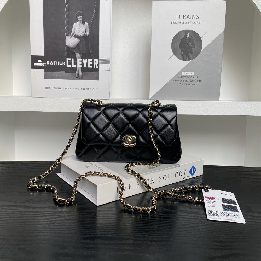 Chanel 25S CF mini phone case AP4592 is full of luxury and high cost performance It is a cute little sheepskin with a light gold chain It is exquisi